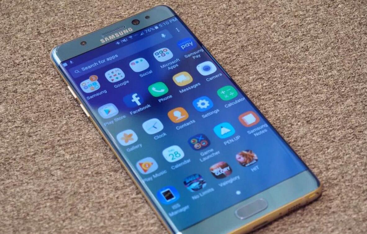 Note 7是首次用上双曲面屏的Note系列机型