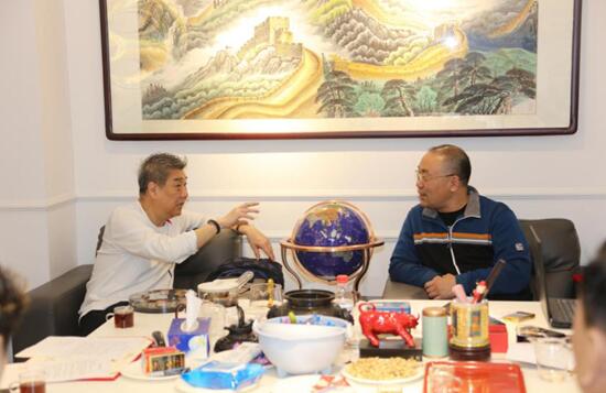 翟健民老师与山水米兰文博商业街创始人王丰先生洽谈