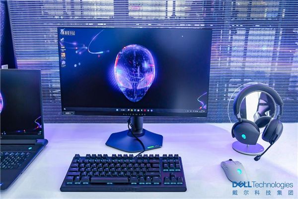 消博会现场展出的ALIENWARE 500Hz游戏显示器