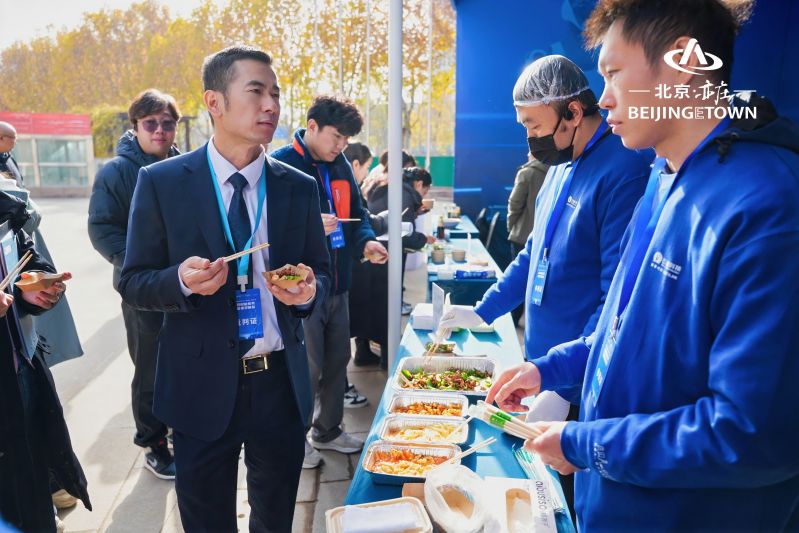 能乘梯、会协作、懂配送，云迹科技在智慧酒店机器人大赛“多面开花” 图3