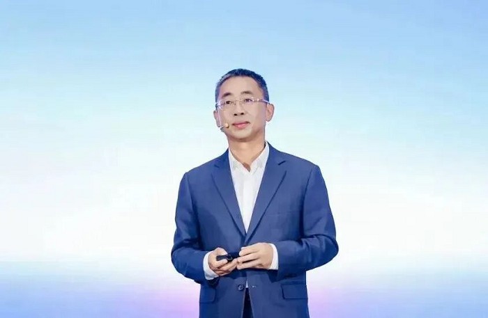 华为董事、华为数字能源总裁侯金龙发表主题演讲