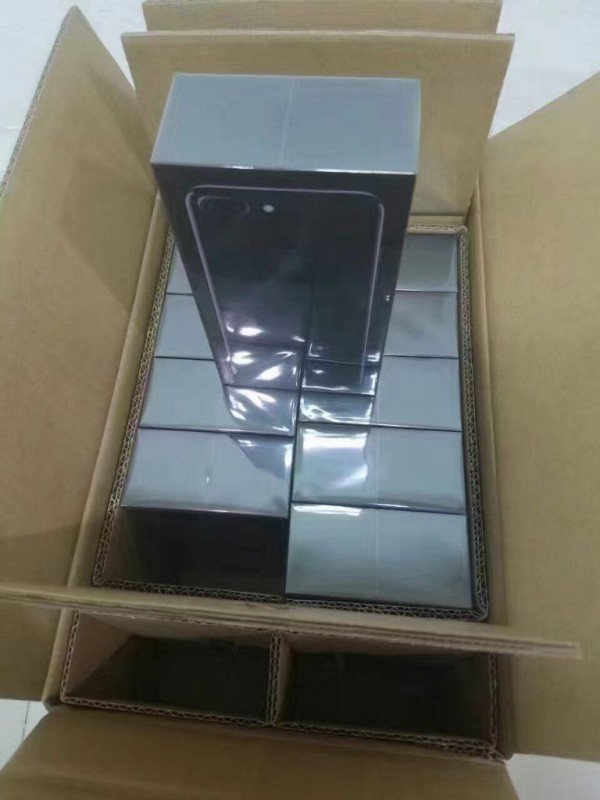 经销商到货iPhone 7 亮黑色的盒子也是黑的